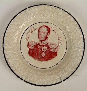 engels creamware bord met portret Koning Willem II