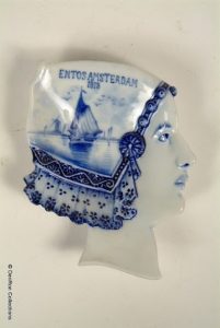 Schaaltje in vorm van hoofd Koningin Wilhelmina gemaakt t.g.v de ENTOS: De Eerste Nederlandsche Tentoonstelling op Scheepvaartgebied 1913