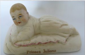 biscuit porselein beeldje van prinses Juliana