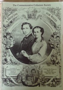 Catalogus met 280 pagina's aan huwelijkssouvenirs. Uitgegeven door de Royal Commemorative Society UK.