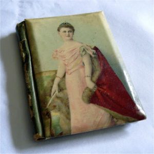 Balboekje met Wilhelmina afgebeeld in een roze jurk.